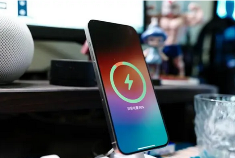 邱县苹果15换屏服务分享用什么充电器给iPhone15充电更好 